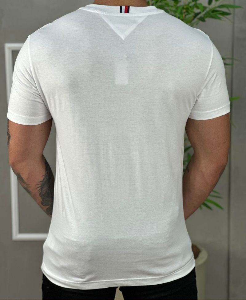 Camiseta Branca Masculina Com Logo No Peito - Tommy