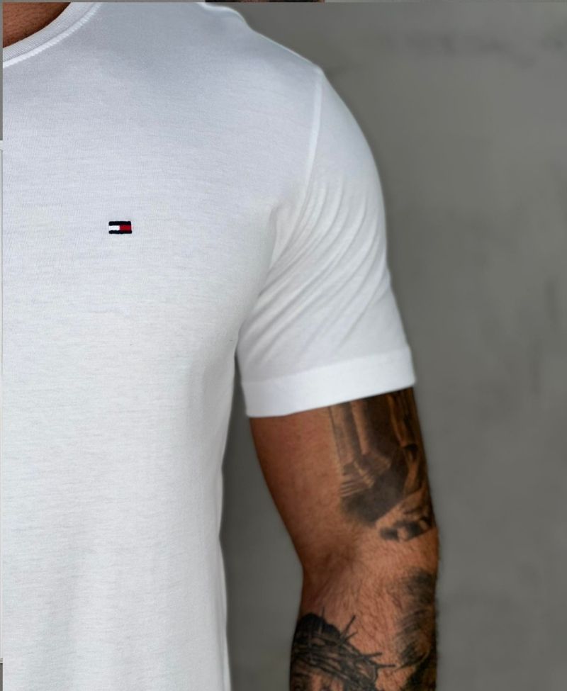 Camiseta Branca Masculina Com Logo No Peito - Tommy