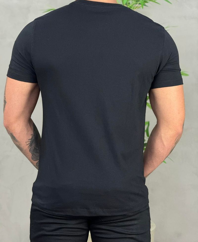 Camiseta Preta Masculina Malha Regular -