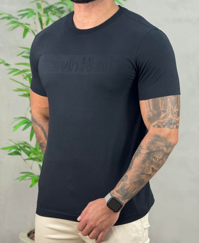 Camiseta Preta Masculina Embossing Slim - CK