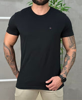 Camiseta Preta Masculina Com Logo No Peito - Tommy