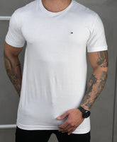 Camiseta Branca Masculina Logo no Peito - Tommy