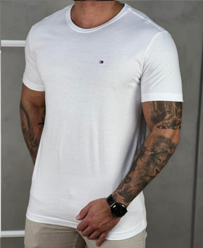 Camiseta Branca Masculina Com Logo No Peito - Tommy