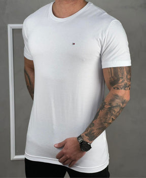 Camiseta Branca Masculina Logo no Peito - Tommy