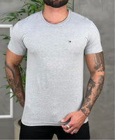 Camiseta Cinza Masculina Logo no Peito - Tommy