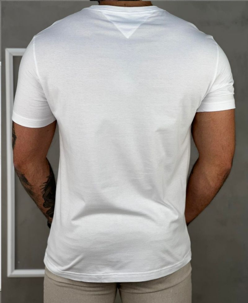 Camiseta Branca Masculina Com Logo No Peito - Tommy