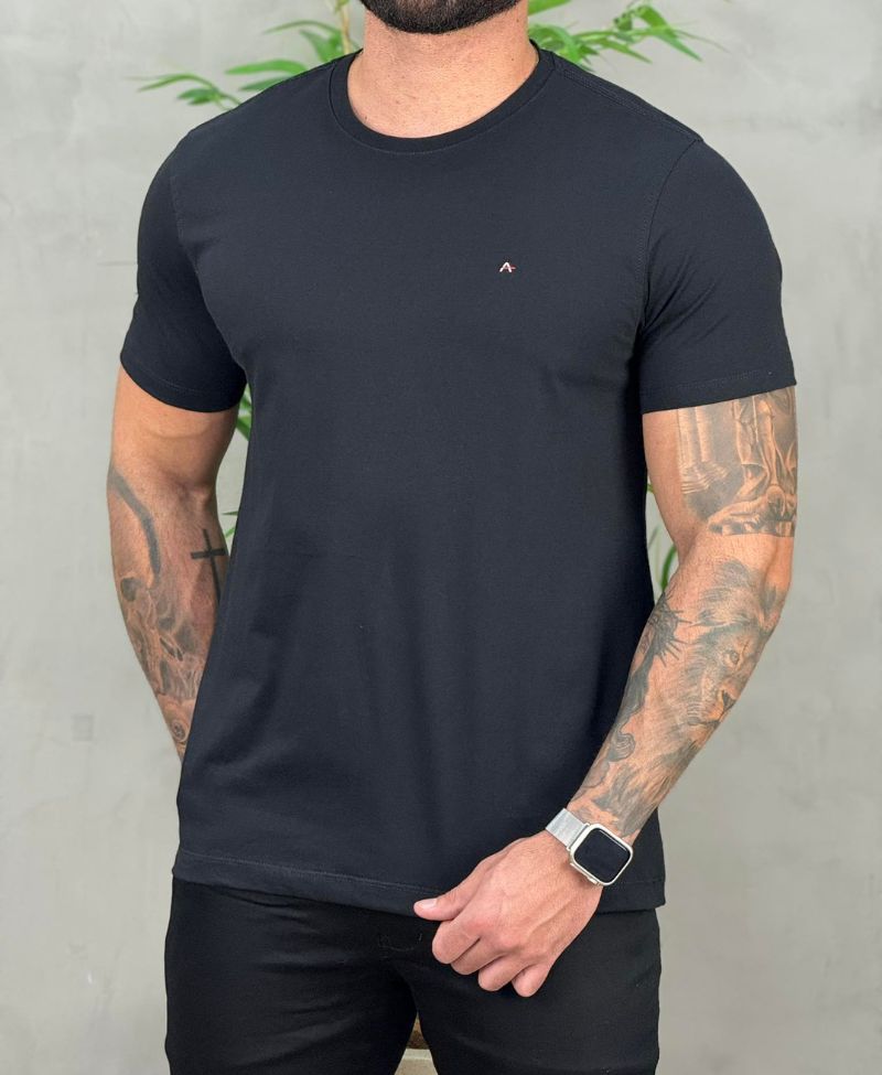 Camiseta Preta Masculina Malha Regular -