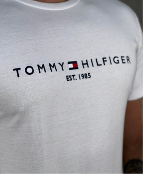 Camiseta Branca Masculina Com Logo No Peito - Tommy