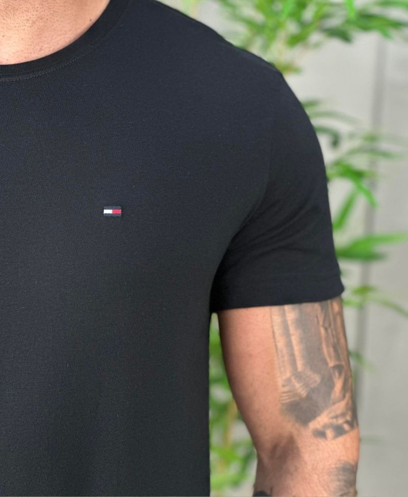 Camiseta Preta Masculina Com Logo No Peito - Tommy