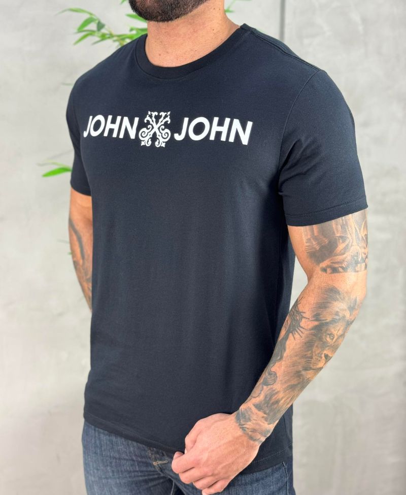 Camiseta Preta Masculina Regular Fit - JJ