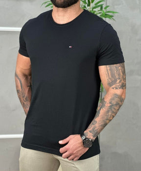 Camiseta Preta Masculina Com Logo No Peito - Tommy