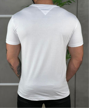 Camiseta Branca Masculina Com Logo No Peito - Tommy