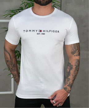 Camiseta Branca Masculina Com Logo No Peito - Tommy