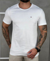 Camiseta Branca Masculina Com Logo No Peito - Tommy